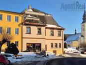 Prodej bytového domu s komerčními prostory na náměstí ve Starém Městě pod Sněžníkem, cena 4250000 CZK / objekt, nabízí 